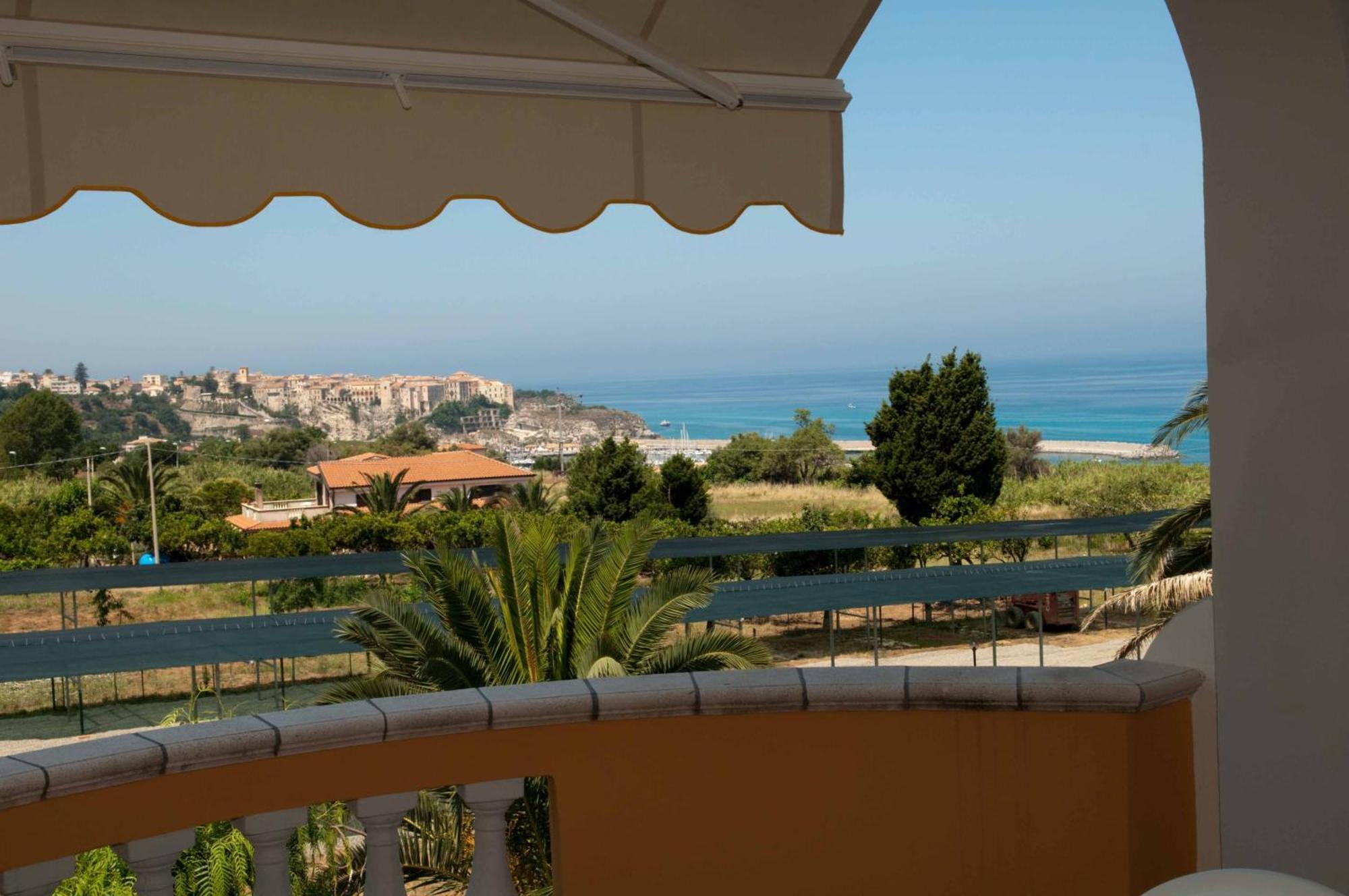Residence Porto Ulisse Parghelia Exterior foto